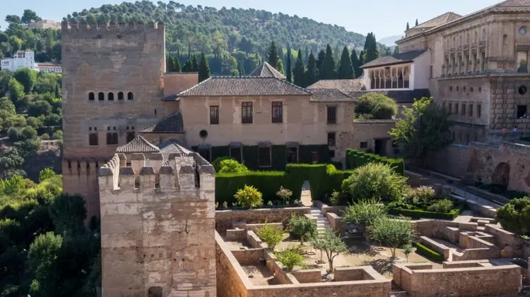 10 restaurantes donde comer en Granada muy bien